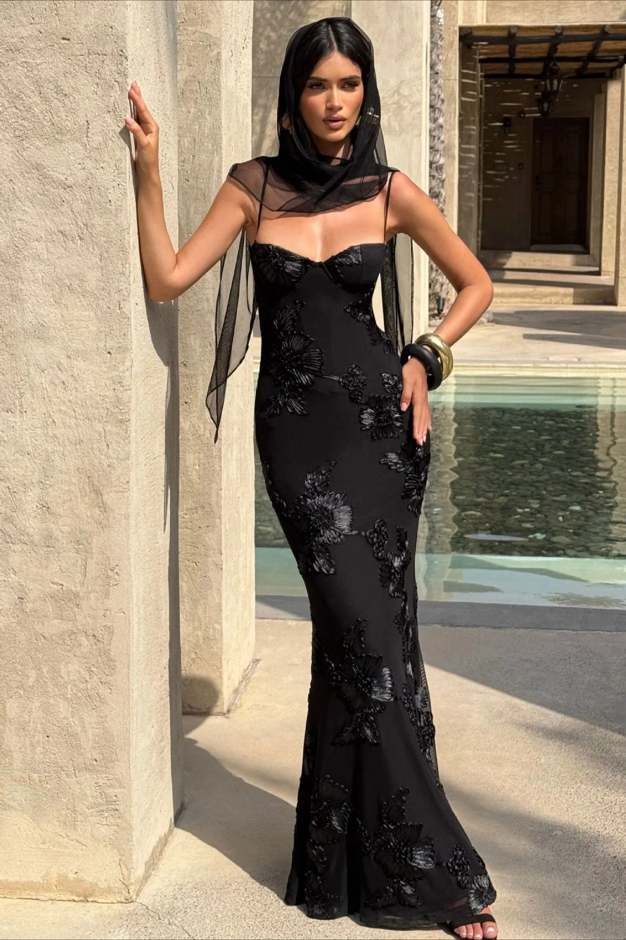 3D Applique Bone Pad Tie Back Solid Prom Dress