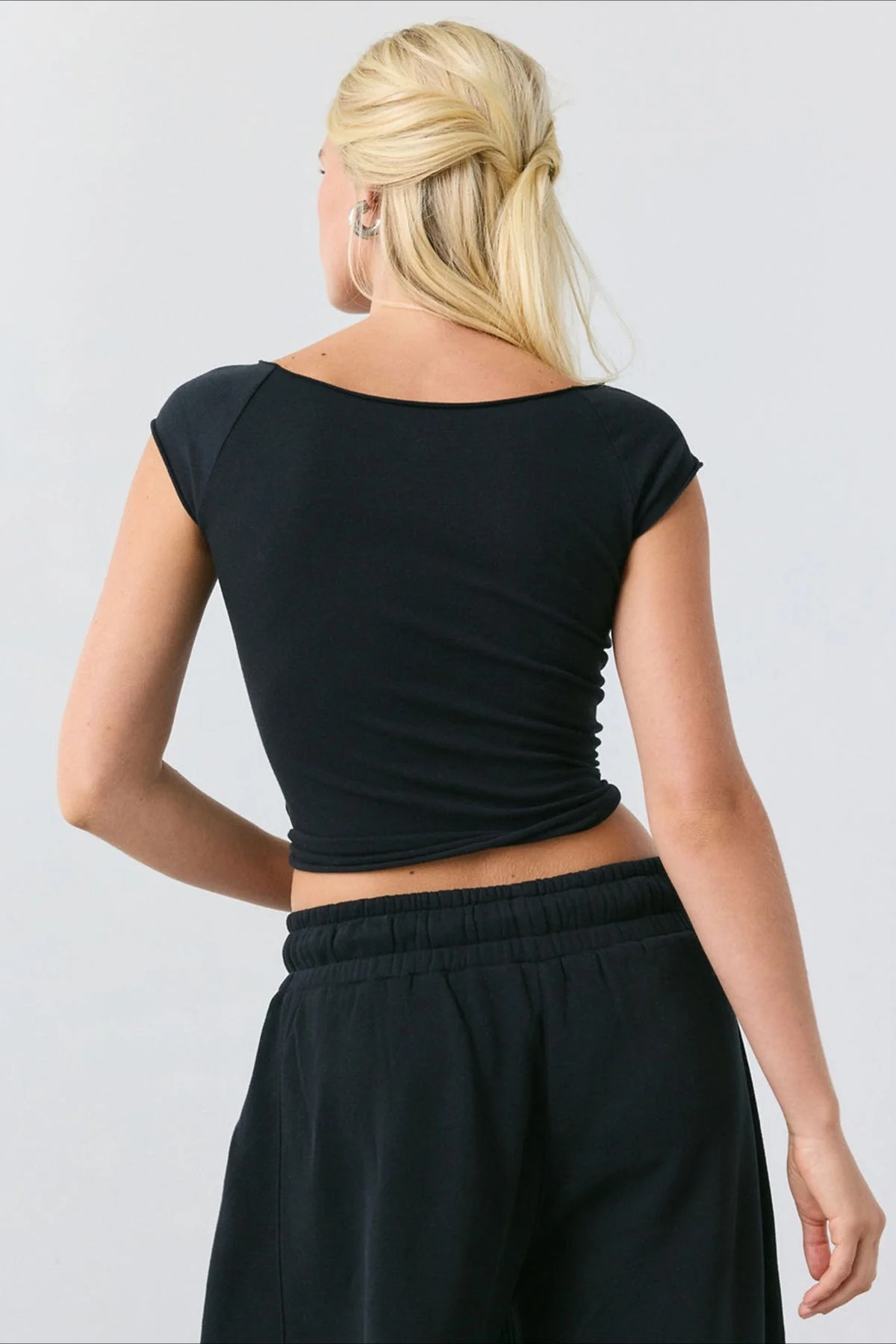 Cropped Fitted Retro Polka Dot T‑shirt - Image 11