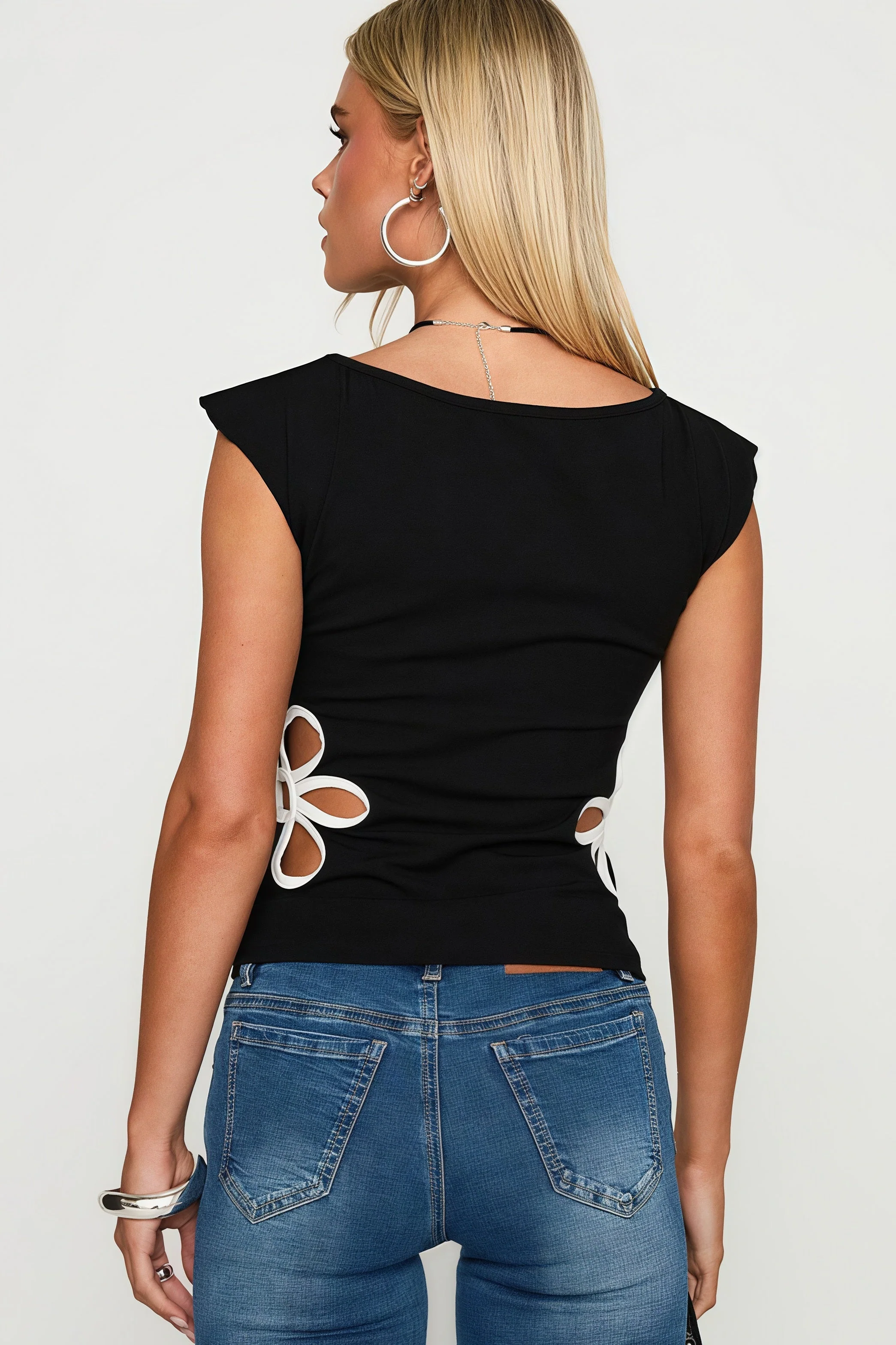 Design Floral Hollow Casual T-shirt - Image 3
