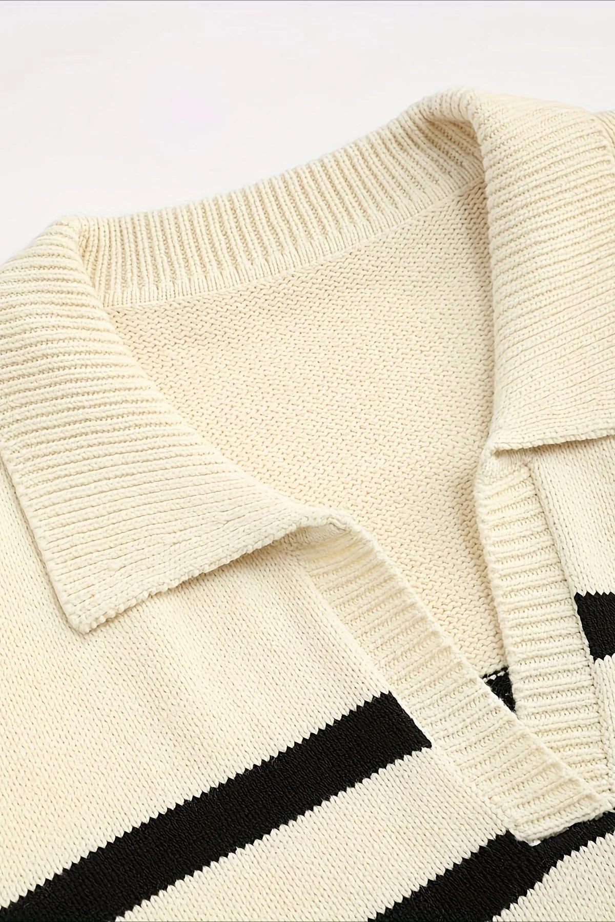 Striped Wool Collar V-Neck Sweater - Image 11