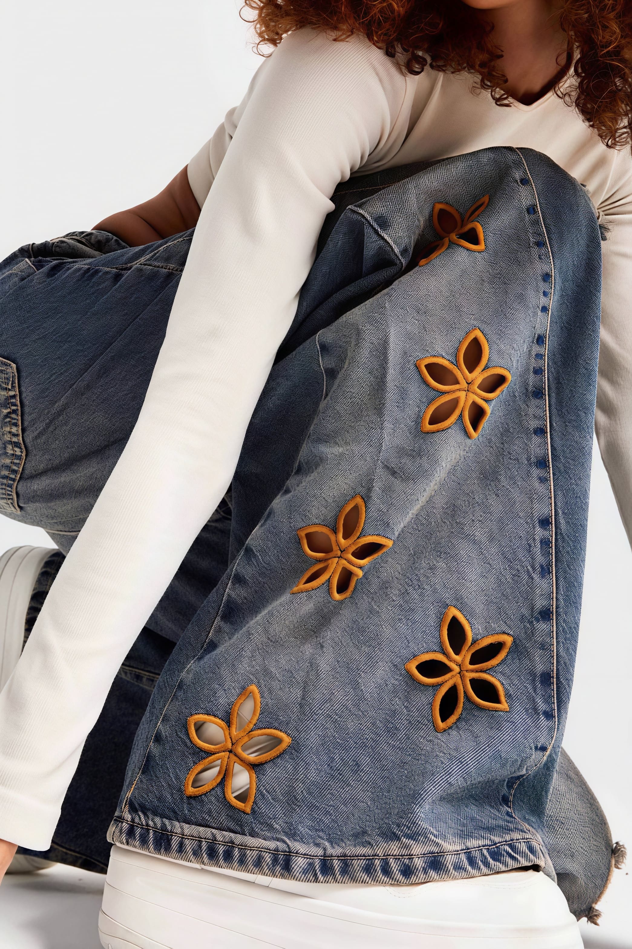 Floral Embroidered High Waist Jeans - Image 4