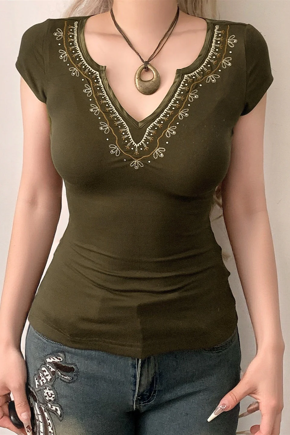 Retro V Neck Embroidered Knit Blouse - Image 2