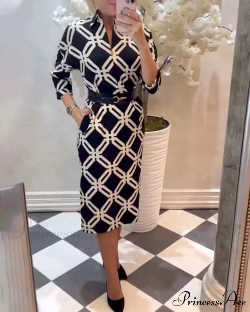 Elegant Dress with Geometric Print and Side Slit