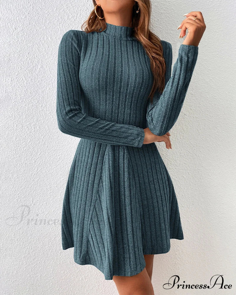 Elegant dress with long sleeves