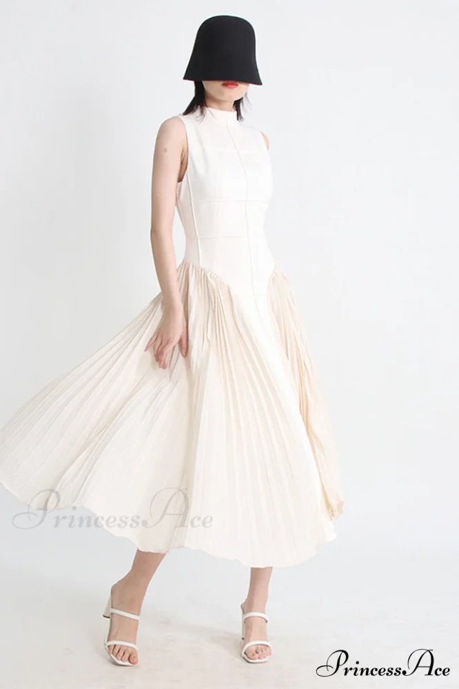Amira Highend Stylish Sleeveless Pleated Dress