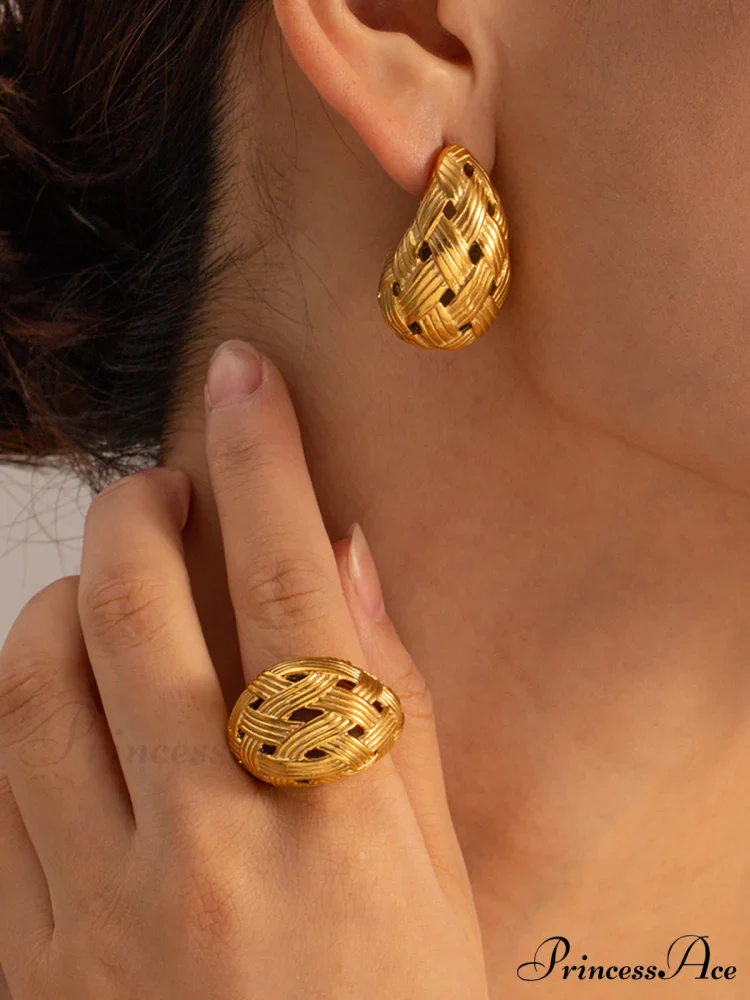 Crisscross Charming Honeycomb Earrings